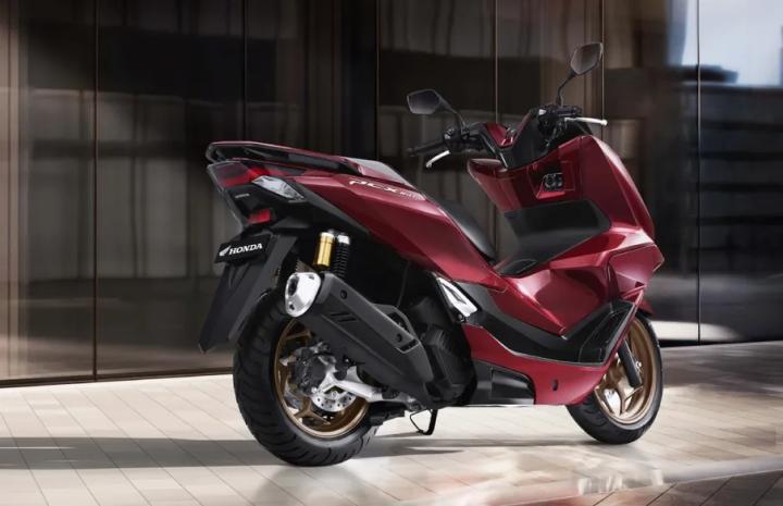 Ban Honda PCX 160 Pakai Ring Berapa? Cek Informasinya di Sini